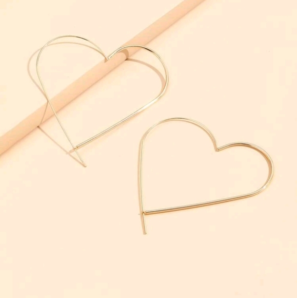 Heart Hoop Earrings 💕 - Picture 4 of 4